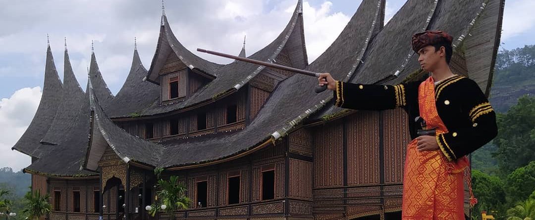 (foto by dokumentasi penulis saat di Istano Basa Pagaruyung, Batusangkar-Sumatra Barat) minang